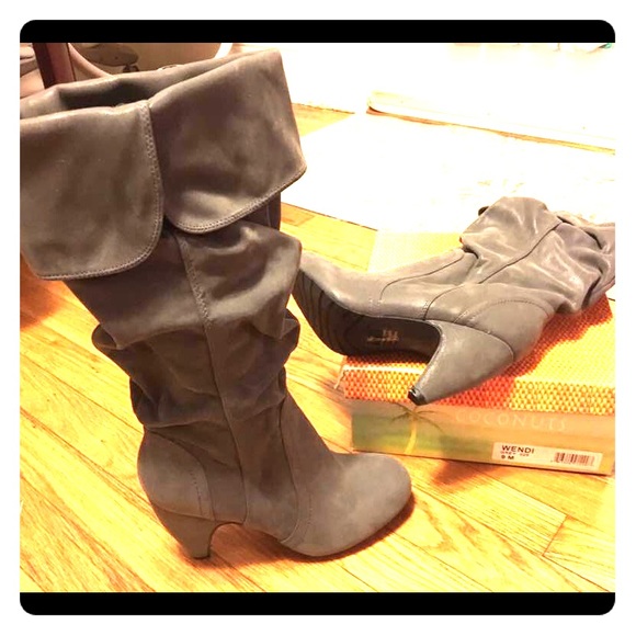 Coconuts by Matisse Shoes - Gray boots Size 9